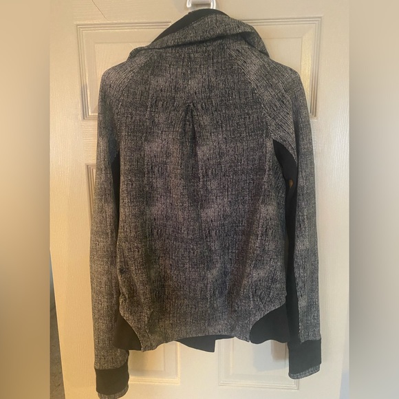 Lululemon To Class Jacket Size 8 - Picture 2 of 2